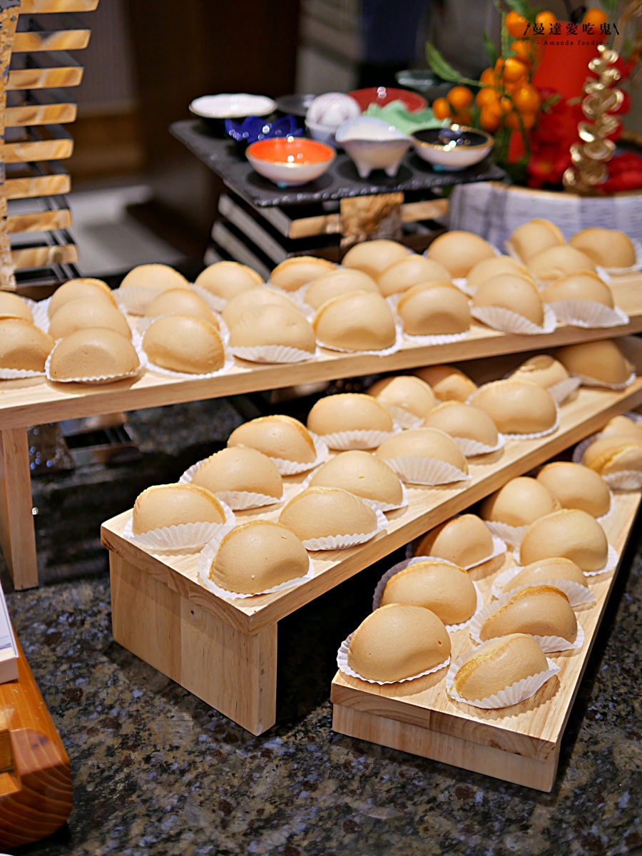 台南吃到飽｜200 道豪華海陸百匯吃到飽「福爾摩沙遊艇酒店 威尼斯自助餐廳」欣賞水岸風光享受度假氛圍！台南美食推薦｜安平美食推薦