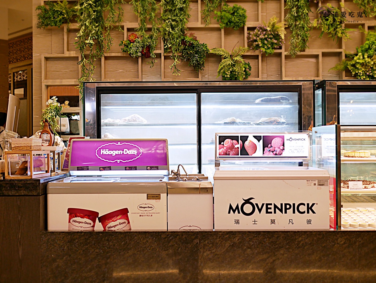 台南吃到飽｜200 道豪華海陸百匯吃到飽「福爾摩沙遊艇酒店 威尼斯自助餐廳」欣賞水岸風光享受度假氛圍！台南美食推薦｜安平美食推薦