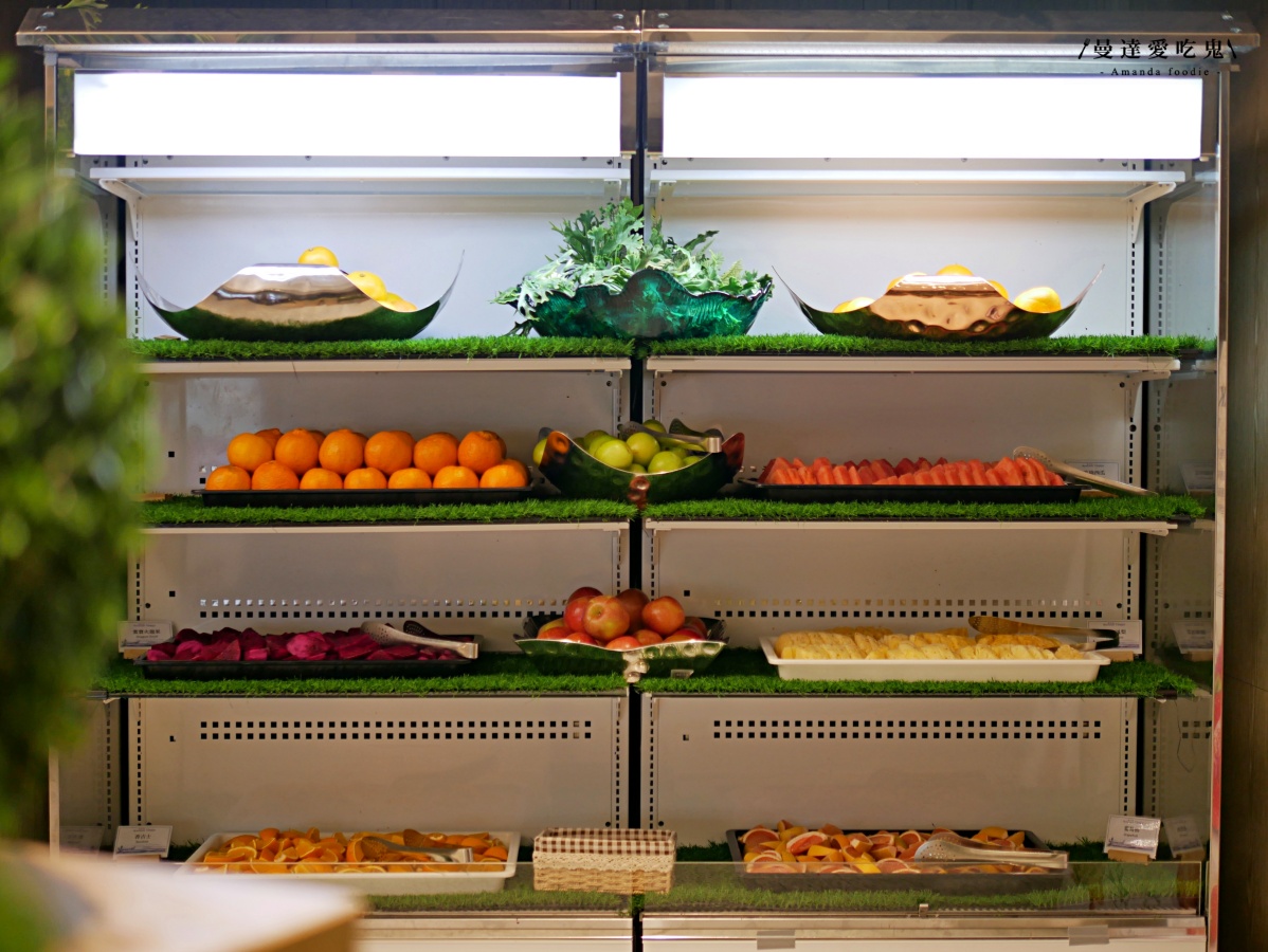 台南吃到飽｜200 道豪華海陸百匯吃到飽「福爾摩沙遊艇酒店 威尼斯自助餐廳」欣賞水岸風光享受度假氛圍！台南美食推薦｜安平美食推薦