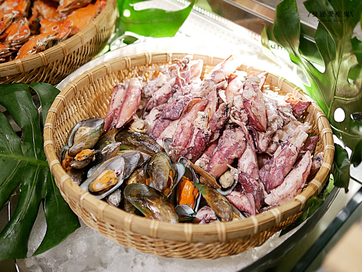 台南吃到飽｜200 道豪華海陸百匯吃到飽「福爾摩沙遊艇酒店 威尼斯自助餐廳」欣賞水岸風光享受度假氛圍！台南美食推薦｜安平美食推薦