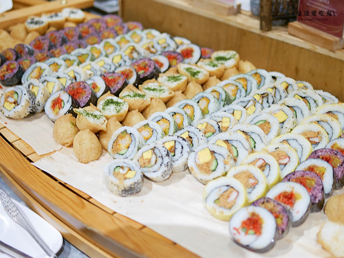 台南吃到飽｜200 道豪華海陸百匯吃到飽「福爾摩沙遊艇酒店 威尼斯自助餐廳」欣賞水岸風光享受度假氛圍！台南美食推薦｜安平美食推薦