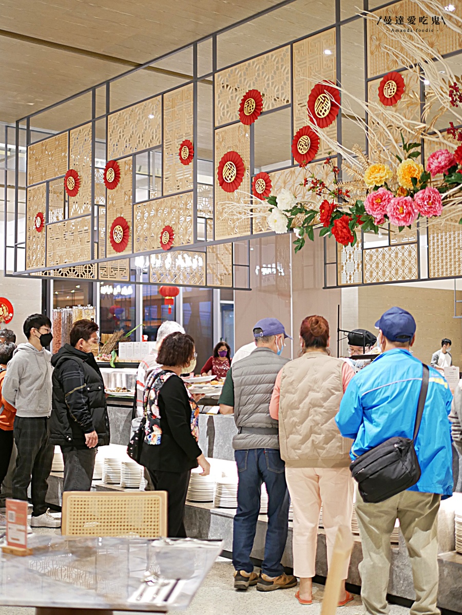台南吃到飽｜200 道豪華海陸百匯吃到飽「福爾摩沙遊艇酒店 威尼斯自助餐廳」欣賞水岸風光享受度假氛圍！台南美食推薦｜安平美食推薦