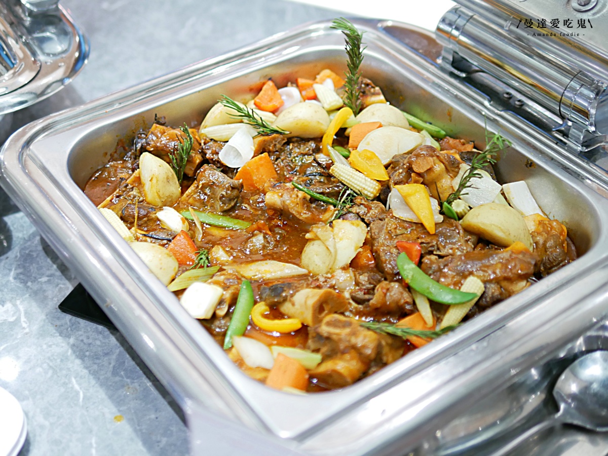 台南吃到飽｜200 道豪華海陸百匯吃到飽「福爾摩沙遊艇酒店 威尼斯自助餐廳」欣賞水岸風光享受度假氛圍！台南美食推薦｜安平美食推薦