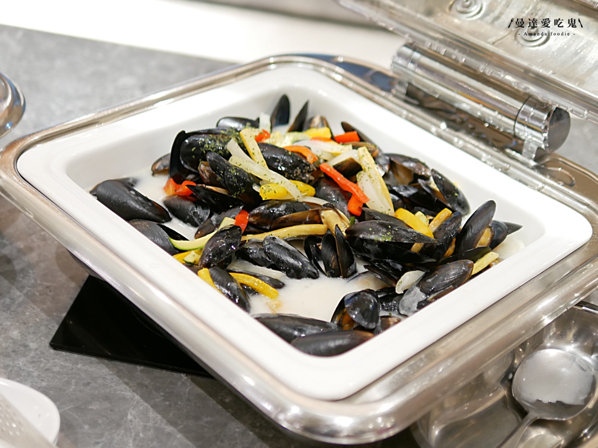 台南吃到飽｜200 道豪華海陸百匯吃到飽「福爾摩沙遊艇酒店 威尼斯自助餐廳」欣賞水岸風光享受度假氛圍！台南美食推薦｜安平美食推薦