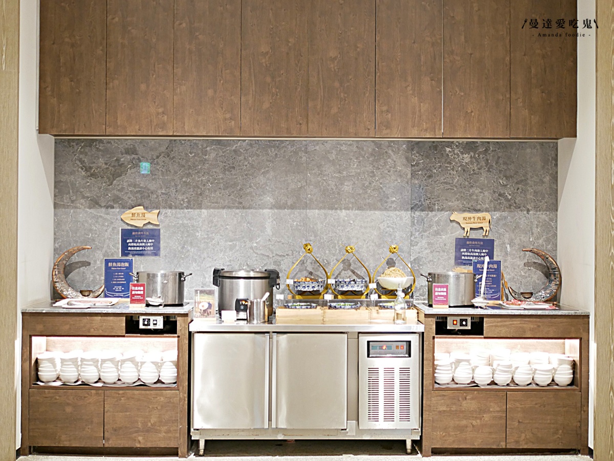 台南吃到飽｜200 道豪華海陸百匯吃到飽「福爾摩沙遊艇酒店 威尼斯自助餐廳」欣賞水岸風光享受度假氛圍！台南美食推薦｜安平美食推薦