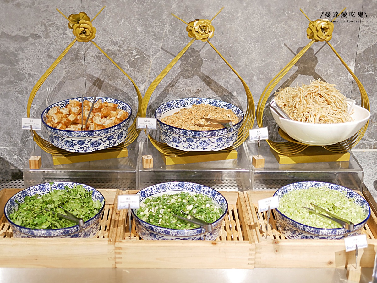 台南吃到飽｜200 道豪華海陸百匯吃到飽「福爾摩沙遊艇酒店 威尼斯自助餐廳」欣賞水岸風光享受度假氛圍！台南美食推薦｜安平美食推薦