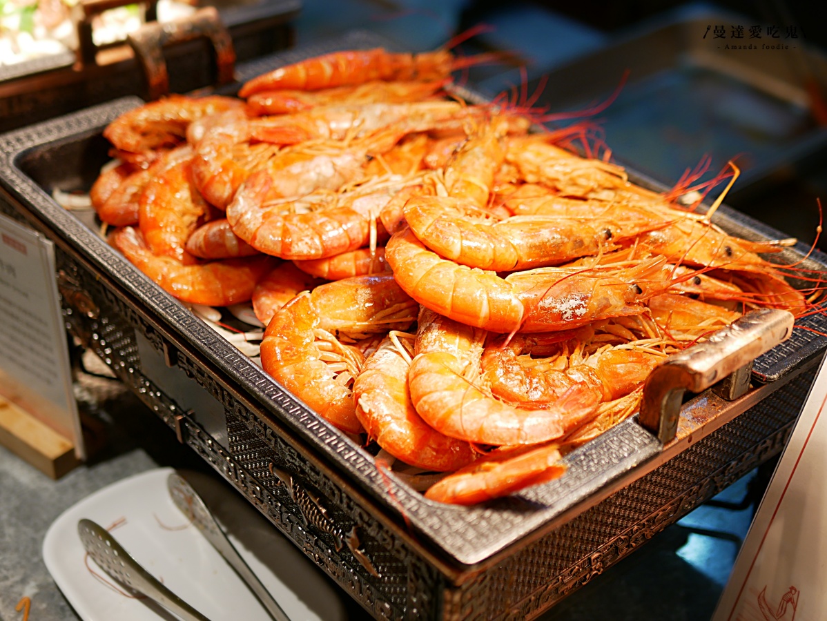 台南吃到飽｜200 道豪華海陸百匯吃到飽「福爾摩沙遊艇酒店 威尼斯自助餐廳」欣賞水岸風光享受度假氛圍！台南美食推薦｜安平美食推薦