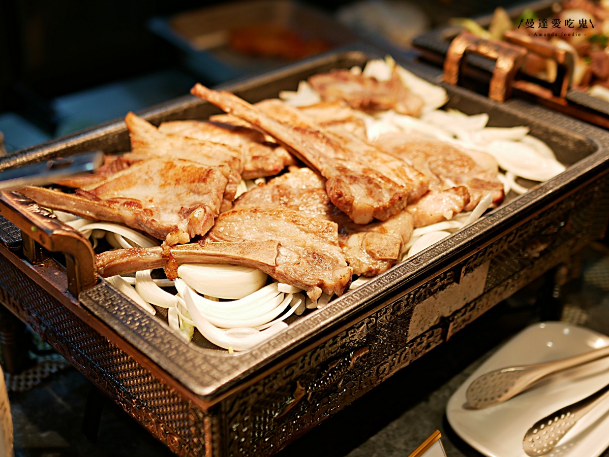 台南吃到飽｜200 道豪華海陸百匯吃到飽「福爾摩沙遊艇酒店 威尼斯自助餐廳」欣賞水岸風光享受度假氛圍！台南美食推薦｜安平美食推薦