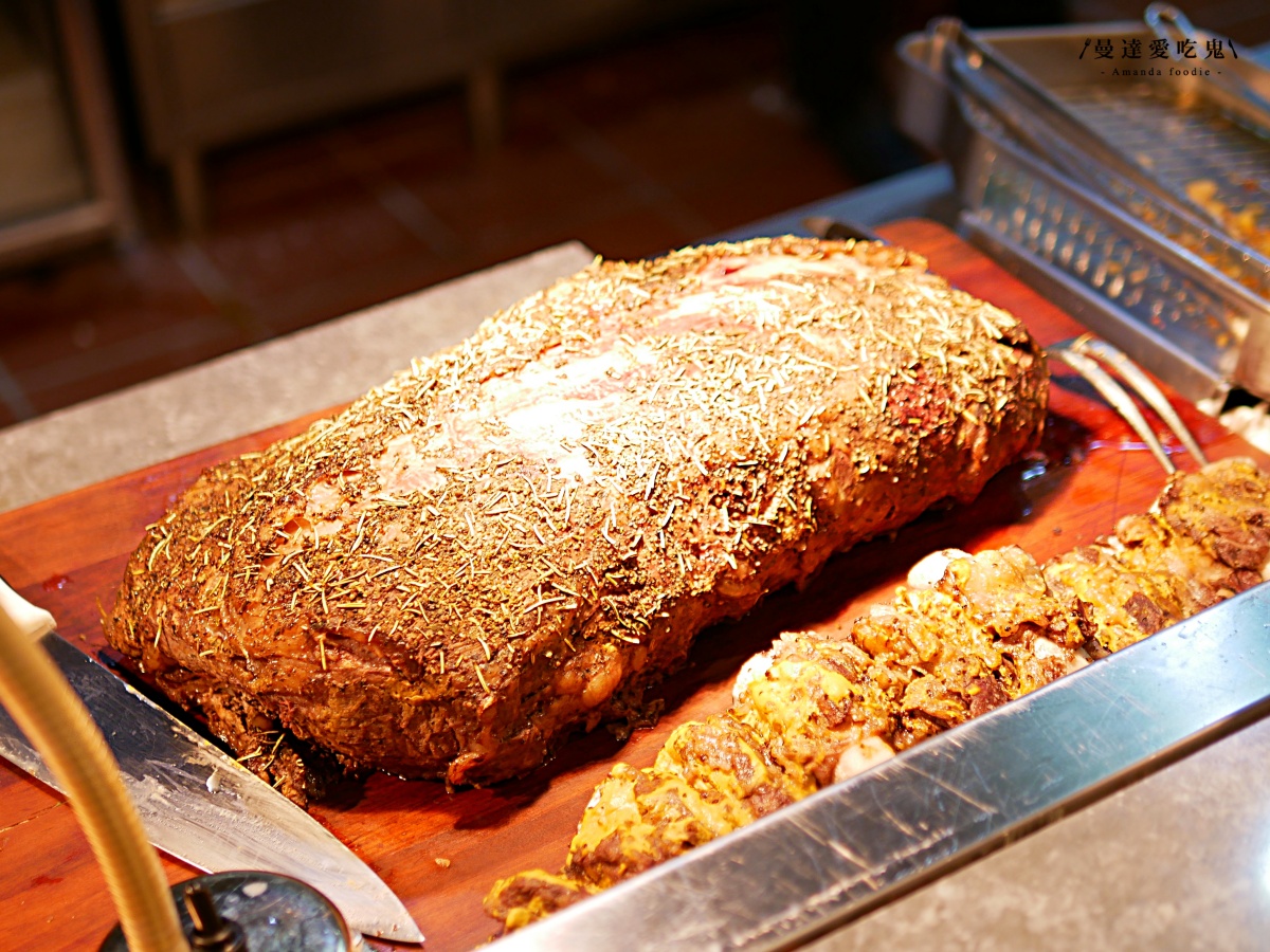 台南吃到飽｜200 道豪華海陸百匯吃到飽「福爾摩沙遊艇酒店 威尼斯自助餐廳」欣賞水岸風光享受度假氛圍！台南美食推薦｜安平美食推薦