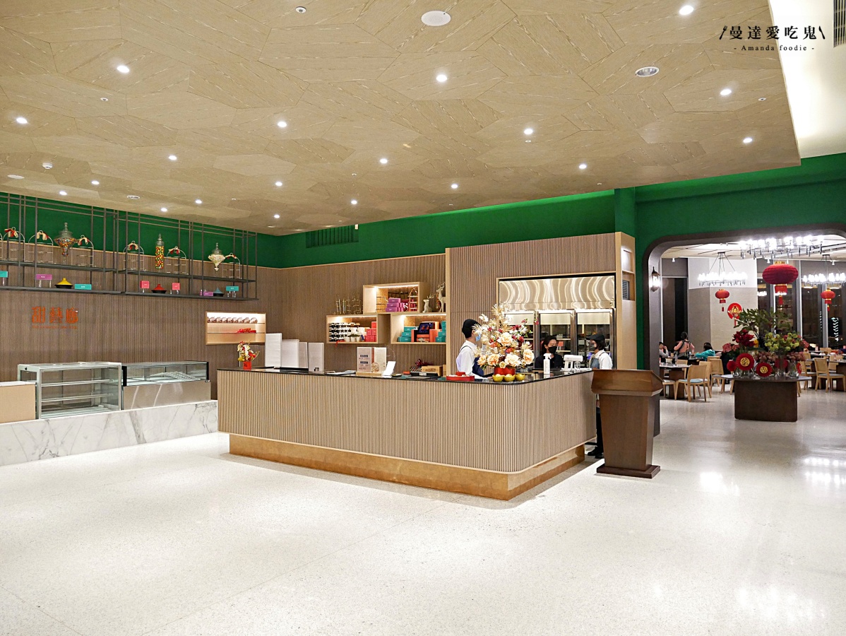 台南吃到飽｜200 道豪華海陸百匯吃到飽「福爾摩沙遊艇酒店 威尼斯自助餐廳」欣賞水岸風光享受度假氛圍！台南美食推薦｜安平美食推薦