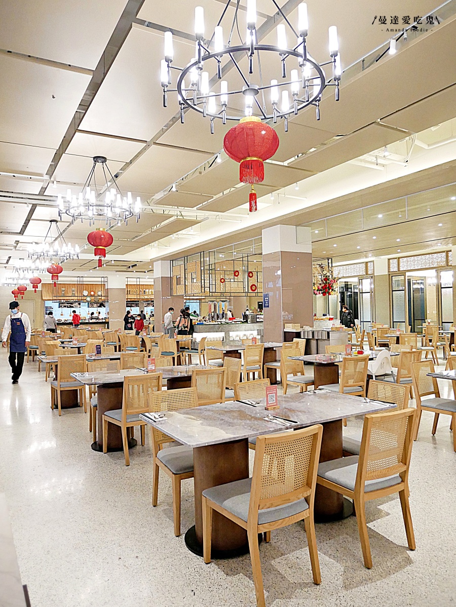 台南吃到飽｜200 道豪華海陸百匯吃到飽「福爾摩沙遊艇酒店 威尼斯自助餐廳」欣賞水岸風光享受度假氛圍！台南美食推薦｜安平美食推薦