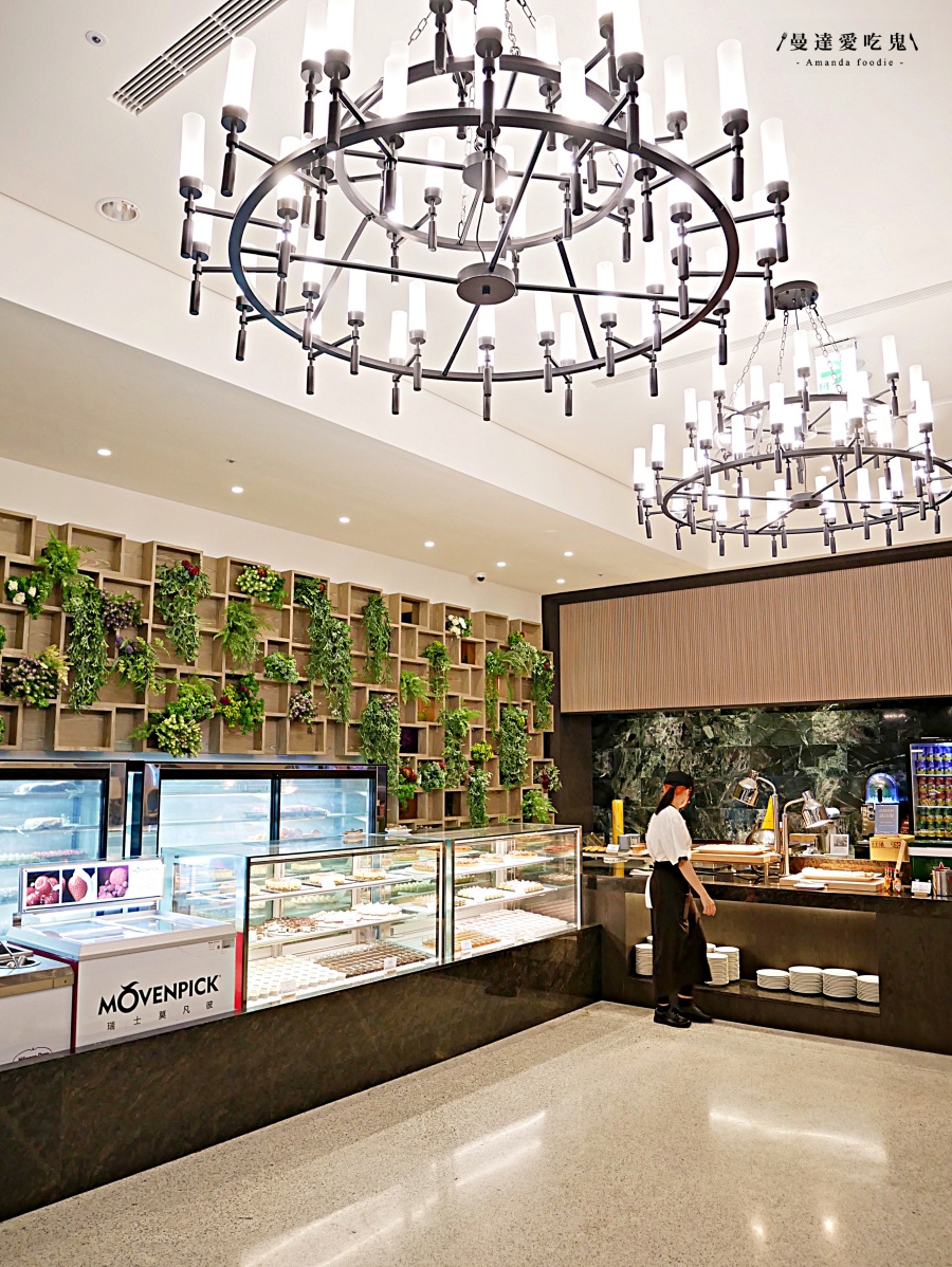 台南吃到飽｜200 道豪華海陸百匯吃到飽「福爾摩沙遊艇酒店 威尼斯自助餐廳」欣賞水岸風光享受度假氛圍！台南美食推薦｜安平美食推薦