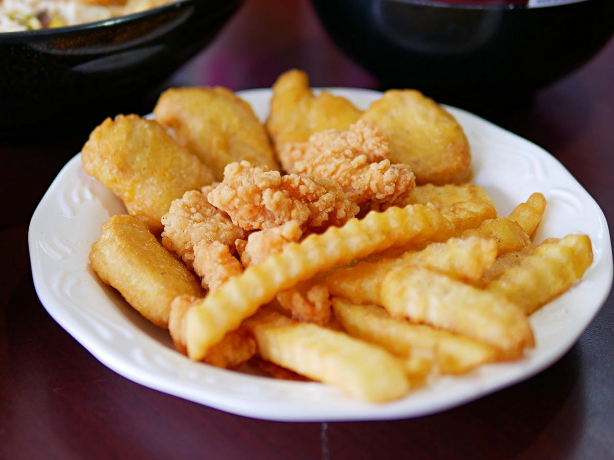 高雄岡山美食｜平價鍋燒、螺螄粉、炸物、飲品通通有「壹零陸複合式茶飲」聚餐外送都適合！高雄學生優惠｜高雄美食推薦