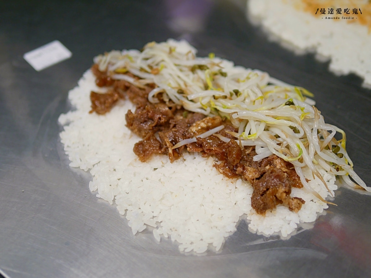現點現做超涮嘴「明洞飯捲崇學店」台南東區人氣外帶飯捲，炸蝦與牛肉口味都好吃！台南外帶推薦｜台南東區美食