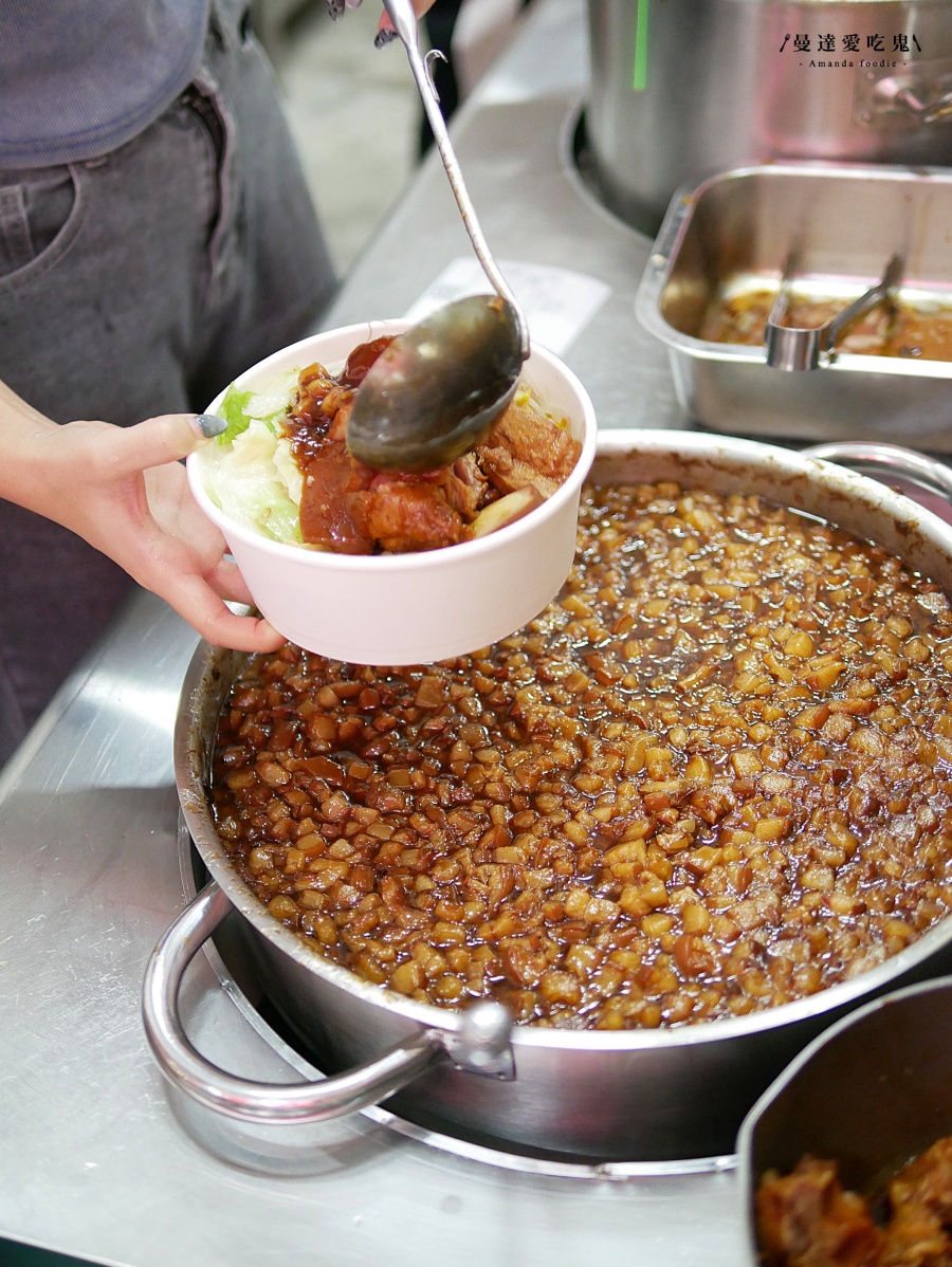 彈潤膠質感滿滿！肥嫩Q彈腿庫飯、豬腳飯必點「狀元腿庫歸仁店」古早味滷香濃郁，吃完認真幸福到不行啦！台南歸仁美食｜歸仁便當推薦