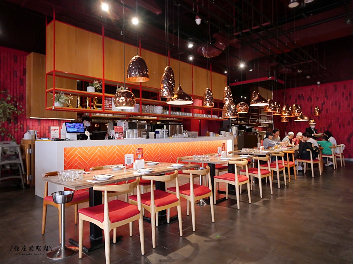 高雄前鎮美食｜道道下飯、泰味滿滿「瓦城泰國料理 SKM Park 店」香葉包雞、鳳梨蝦球一次滿足的泰式好味道！草衙道美食｜前鎮聚餐推薦