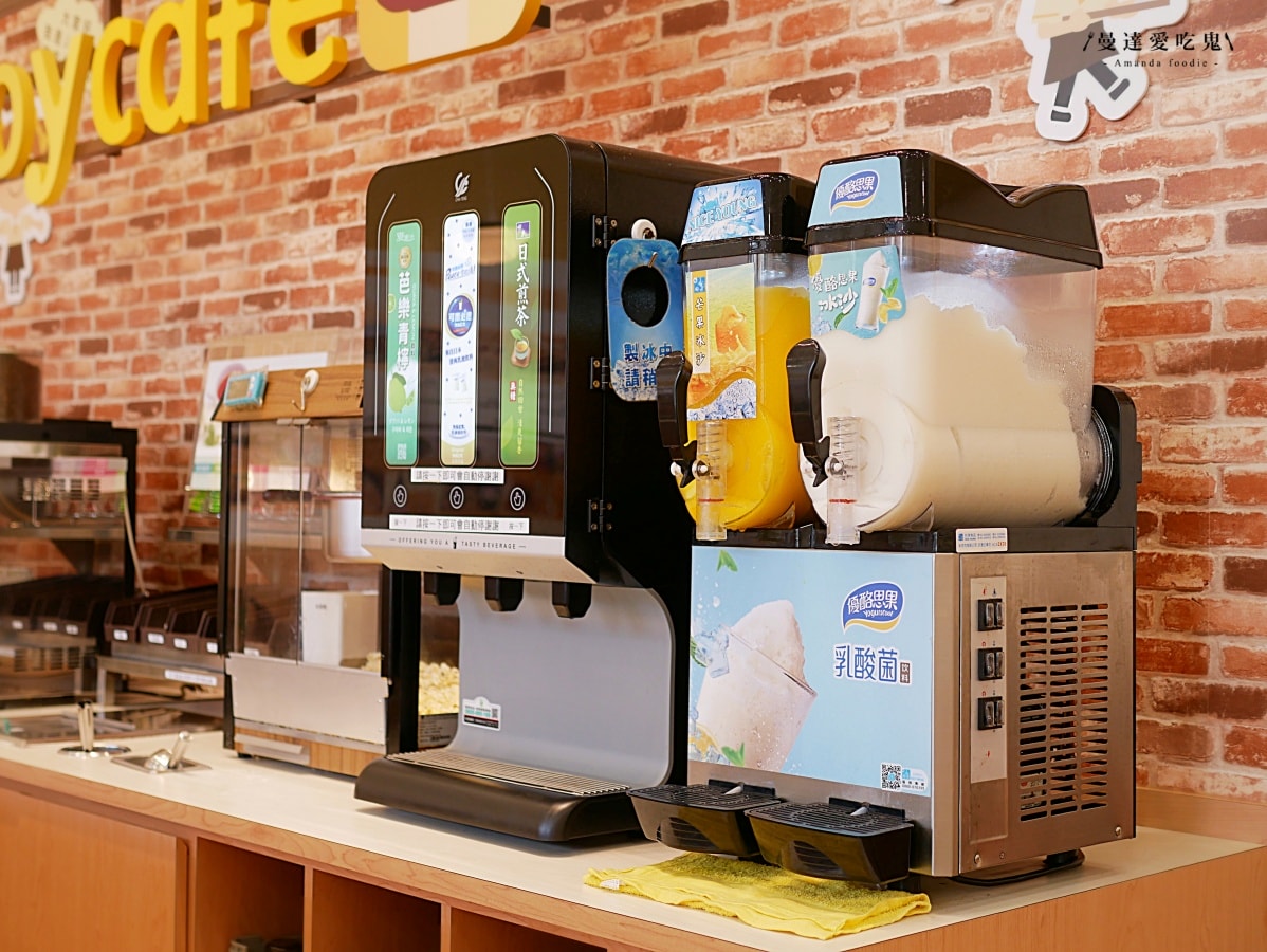 日系家庭餐廳享受平價定食與霜淇淋甜點時光「Joyfull台灣珍有福台南東門店」內用享自助吧飲品、爆米花、米飯、味噌湯暢享！台南美食推薦｜台南聚餐推薦