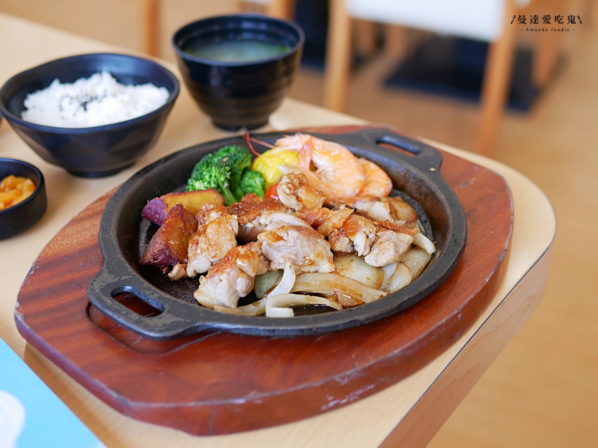 日系家庭餐廳享受平價定食與霜淇淋甜點時光「Joyfull台灣珍有福台南東門店」內用享自助吧飲品、爆米花、米飯、味噌湯暢享！台南美食推薦｜台南聚餐推薦