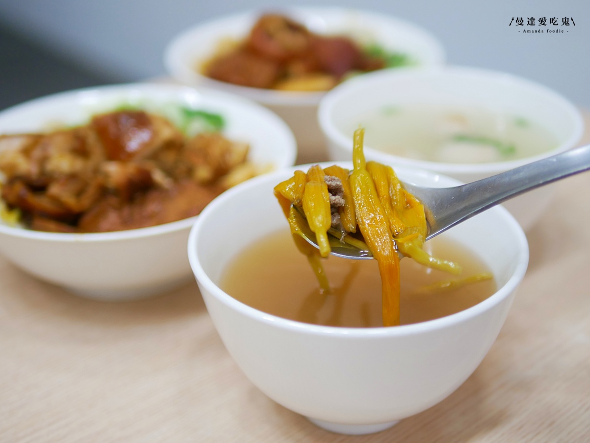 彈潤膠質感滿滿!肥嫩Q彈腿庫飯、豬腳飯必點「狀元腿庫歸仁店」古早味滷香濃郁,吃完認真幸福到不行啦!台南歸仁美食|歸仁便當推薦 - 第9張圖