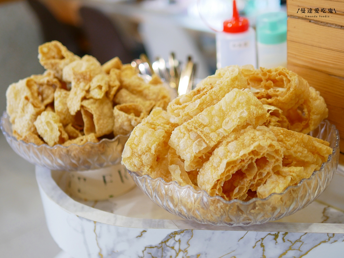 嘉義火鍋推薦｜挑戰視覺與味蕾極限「馨月鍋物」100%鮮乳湯底、15盎司魔王肉盤，CP值爆表的海陸饗宴！嘉義聚餐推薦｜嘉義宵夜推薦