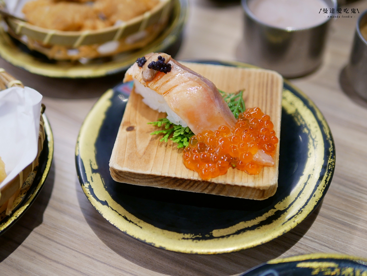 可愛送餐車、免費飲料吧與豐富日料壽司一次滿足「平禄壽司松竹店」可以許願跨出台中多開幾間分店嗎！？台中迴轉壽司｜北屯美食推薦