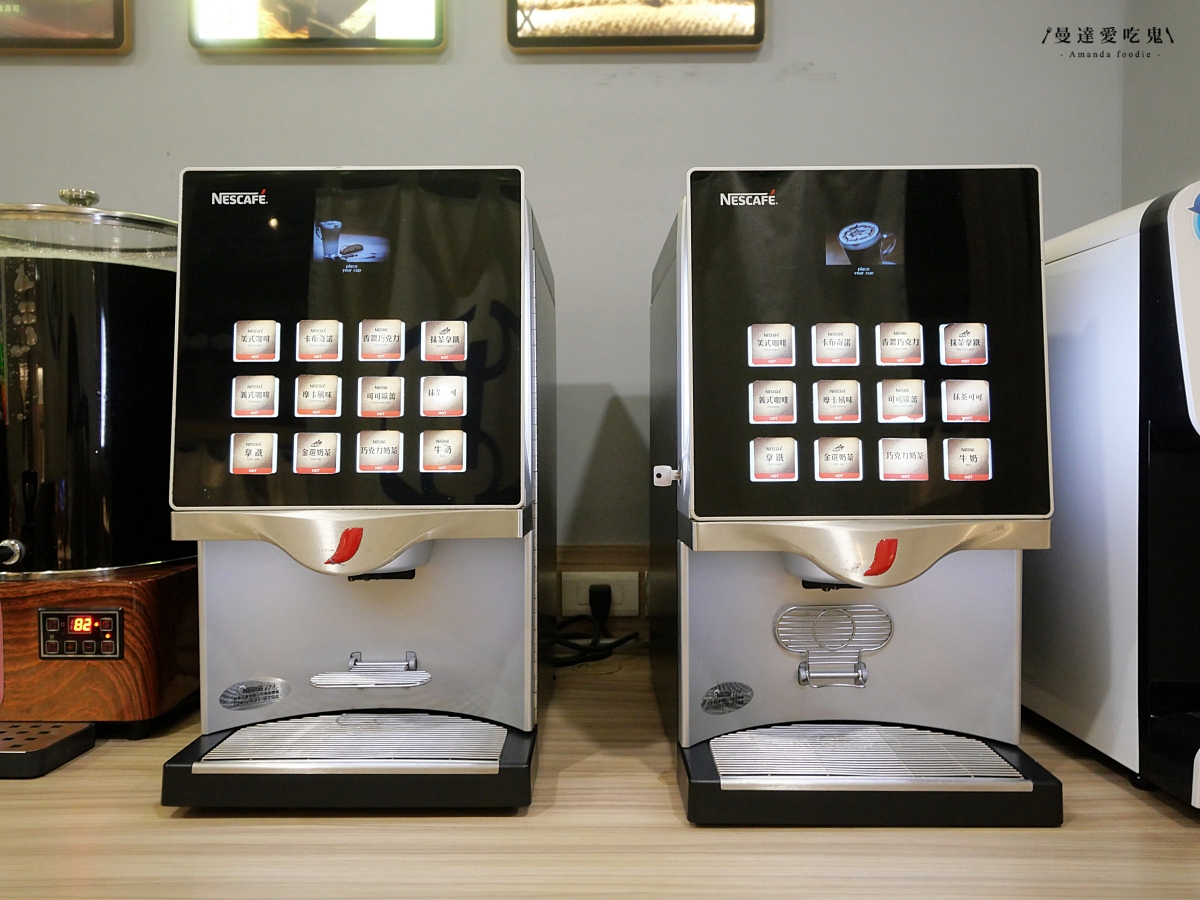 可愛送餐車、免費飲料吧與豐富日料壽司一次滿足「平禄壽司松竹店」可以許願跨出台中多開幾間分店嗎！？台中迴轉壽司｜北屯美食推薦