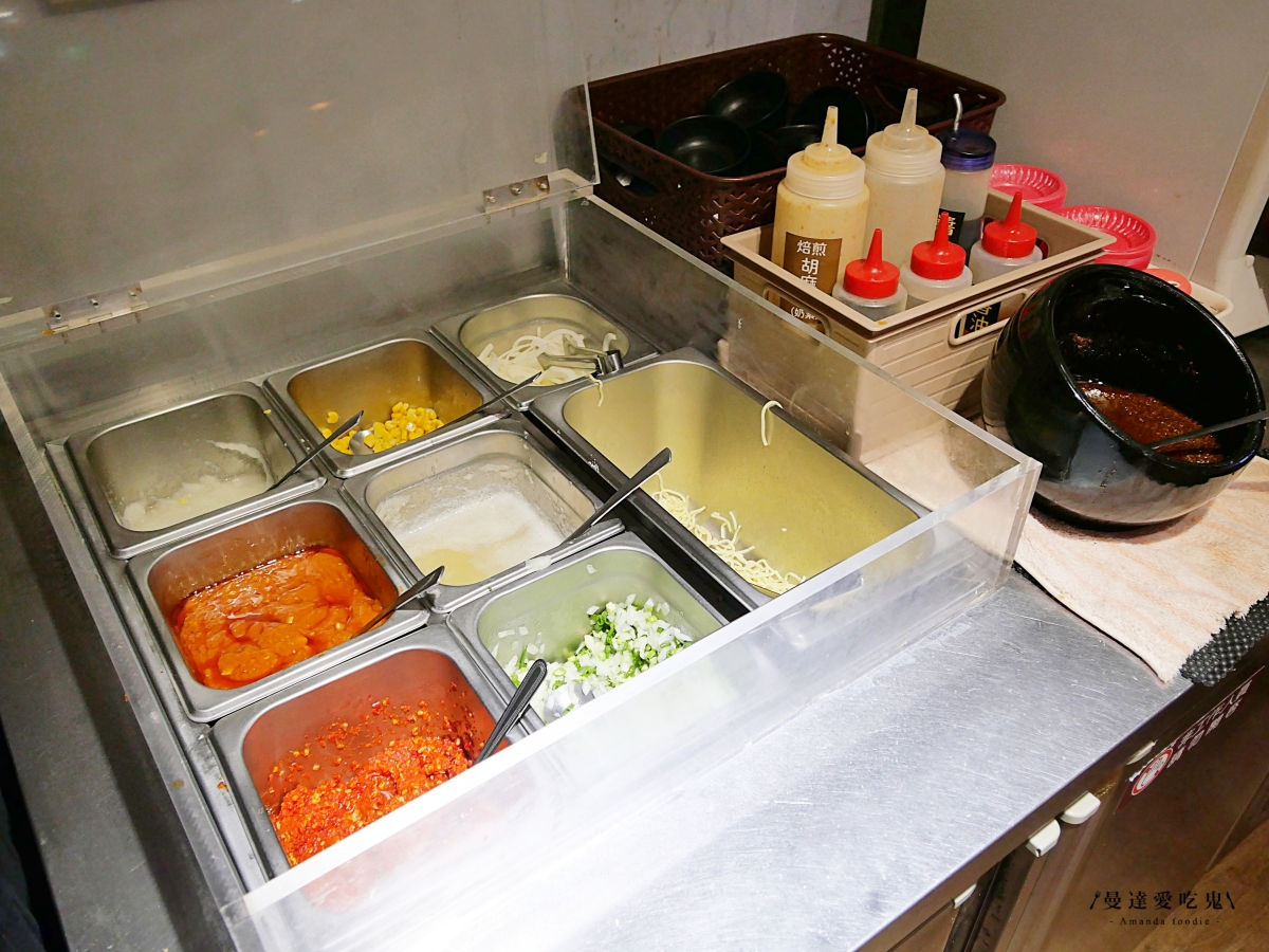 假日人潮不斷的自助吧吃到飽火鍋店「武鍋物北斗店」4小時蔬菜熬煮高湯清甜對味還免收服務費！彰化北斗美食｜彰化火鍋推薦