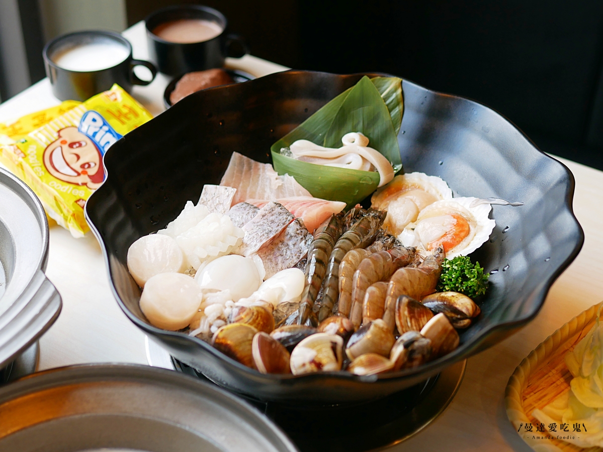 假日人潮不斷的自助吧吃到飽火鍋店「武鍋物北斗店」4小時蔬菜熬煮高湯清甜對味還免收服務費！彰化北斗美食｜彰化火鍋推薦