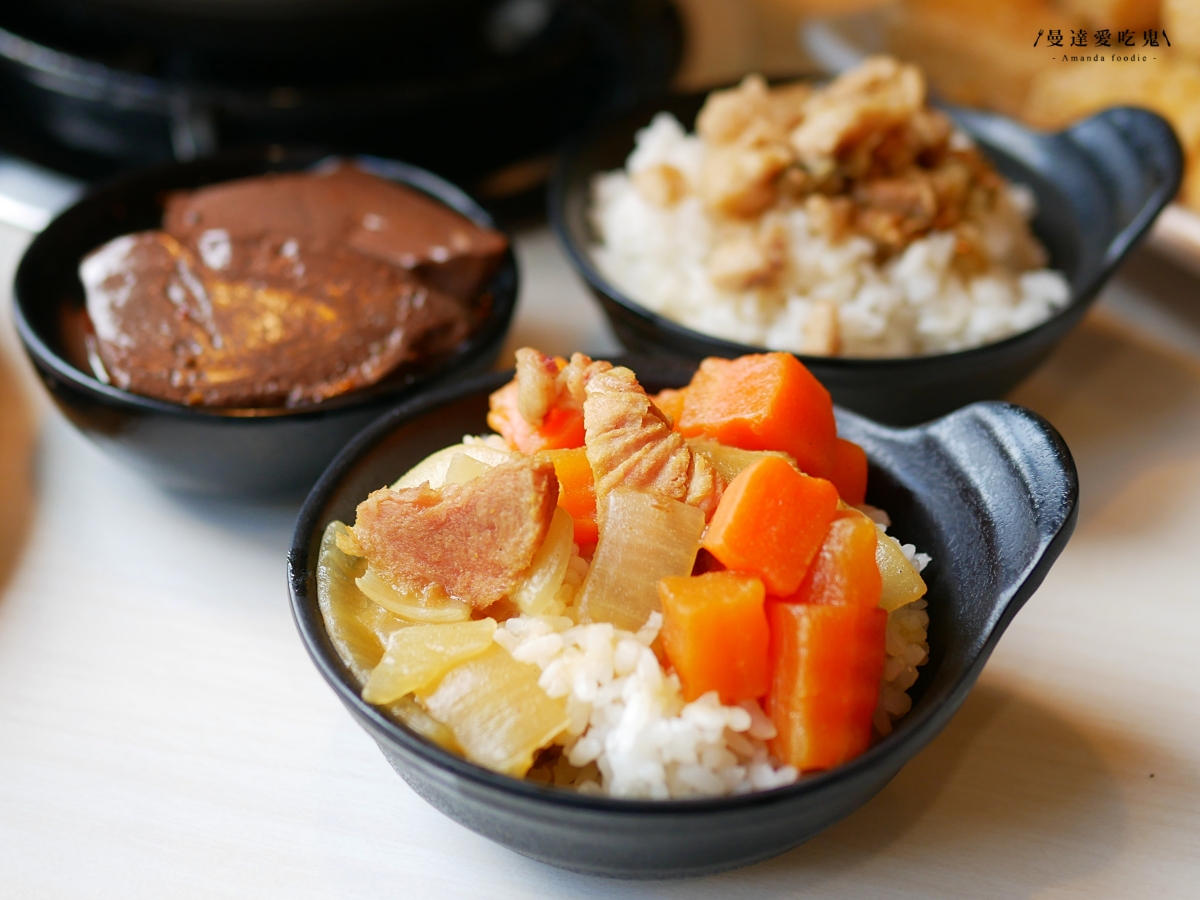 假日人潮不斷的自助吧吃到飽火鍋店「武鍋物北斗店」4小時蔬菜熬煮高湯清甜對味還免收服務費！彰化北斗美食｜彰化火鍋推薦