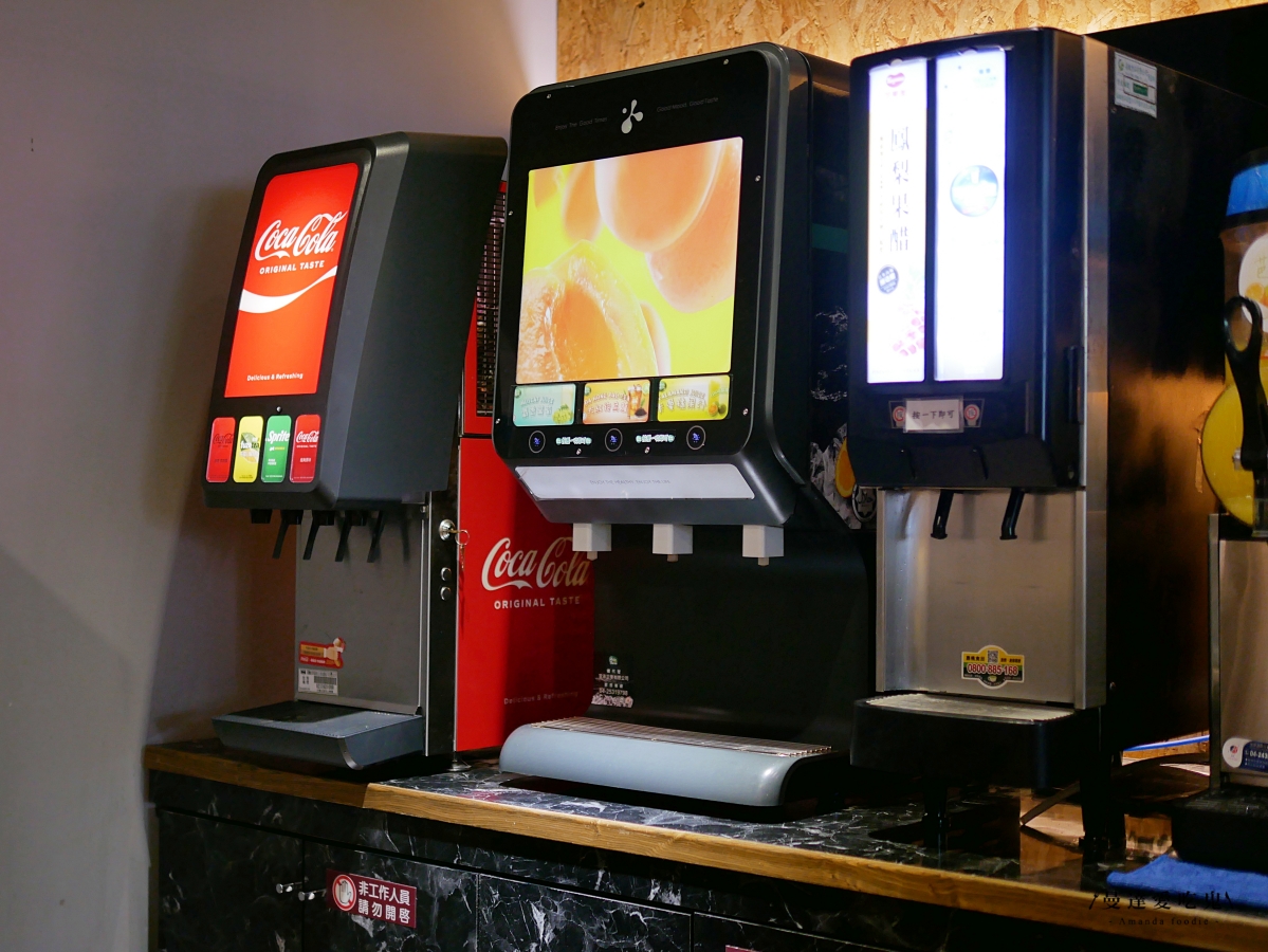 假日人潮不斷的自助吧吃到飽火鍋店「武鍋物北斗店」4小時蔬菜熬煮高湯清甜對味還免收服務費！彰化北斗美食｜彰化火鍋推薦