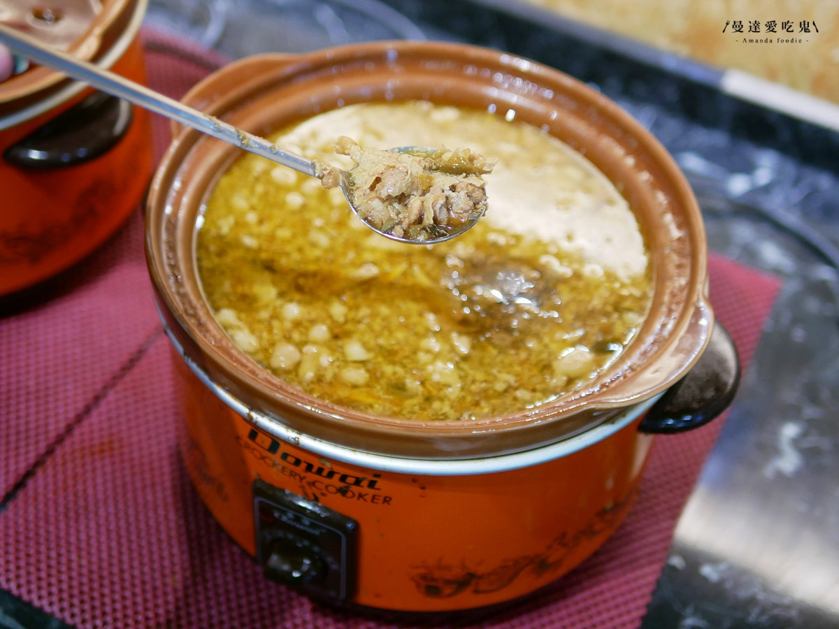 假日人潮不斷的自助吧吃到飽火鍋店「武鍋物北斗店」4小時蔬菜熬煮高湯清甜對味還免收服務費！彰化北斗美食｜彰化火鍋推薦