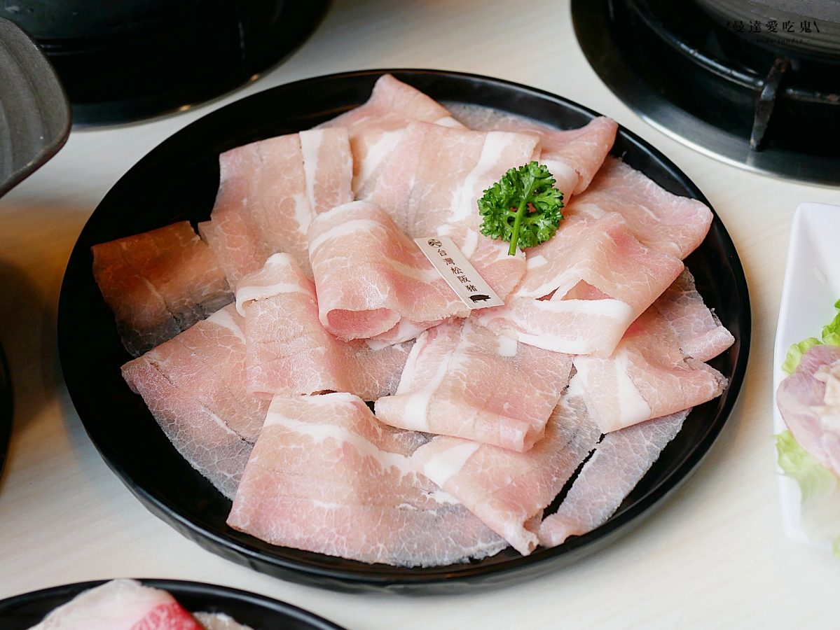 假日人潮不斷的自助吧吃到飽火鍋店「武鍋物北斗店」4小時蔬菜熬煮高湯清甜對味還免收服務費！彰化北斗美食｜彰化火鍋推薦