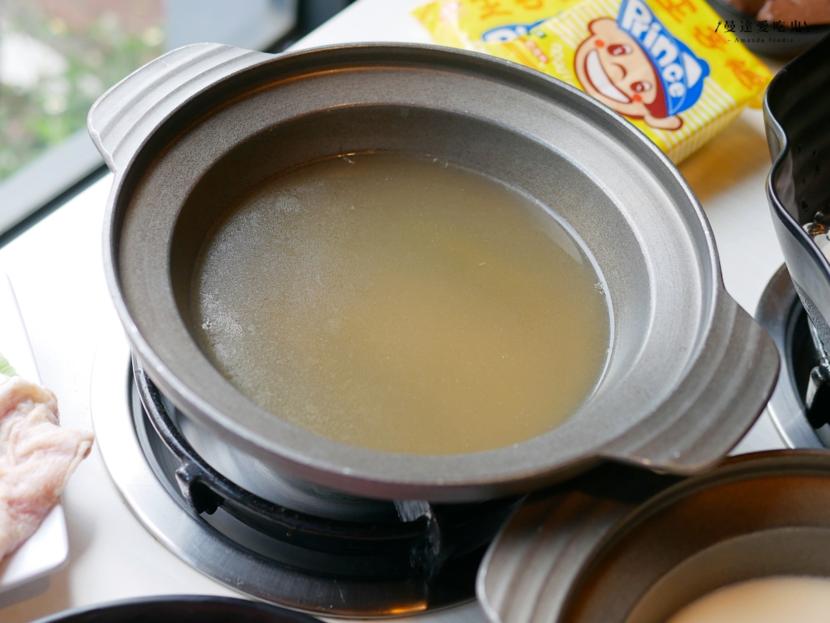 假日人潮不斷的自助吧吃到飽火鍋店「武鍋物北斗店」4小時蔬菜熬煮高湯清甜對味還免收服務費！彰化北斗美食｜彰化火鍋推薦