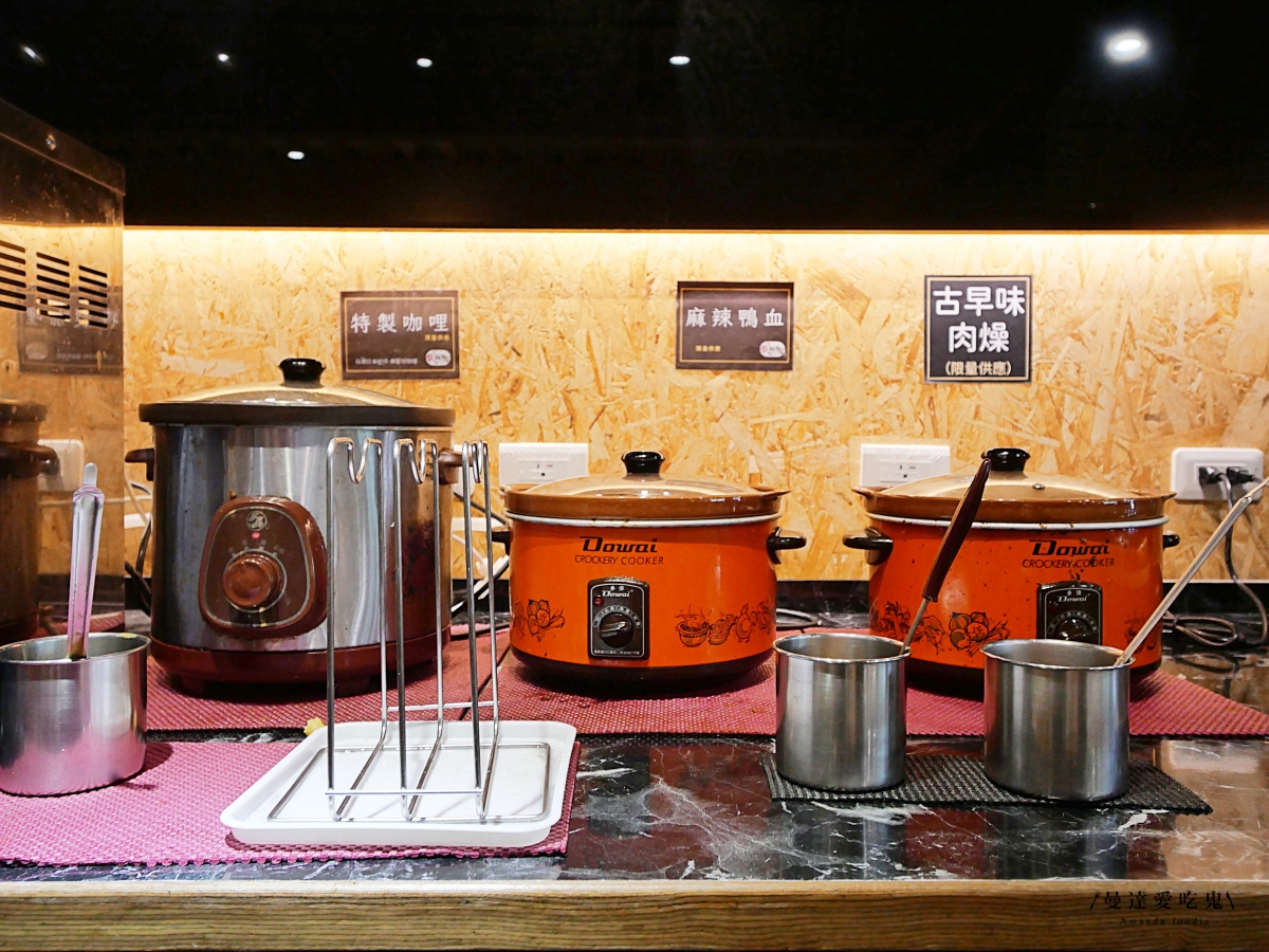 假日人潮不斷的自助吧吃到飽火鍋店「武鍋物北斗店」4小時蔬菜熬煮高湯清甜對味還免收服務費！彰化北斗美食｜彰化火鍋推薦