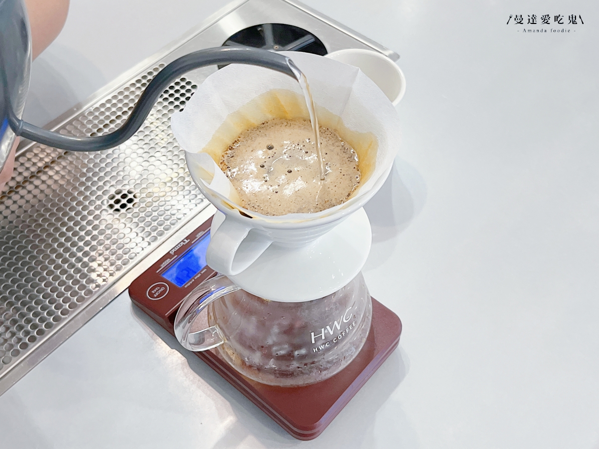 HWC 黑沃咖啡台中青河店｜北屯午後的藝伎香氣時光，精品手沖與法式甜點的溫柔邂逅！台中咖啡廳推薦｜台中下午茶推薦