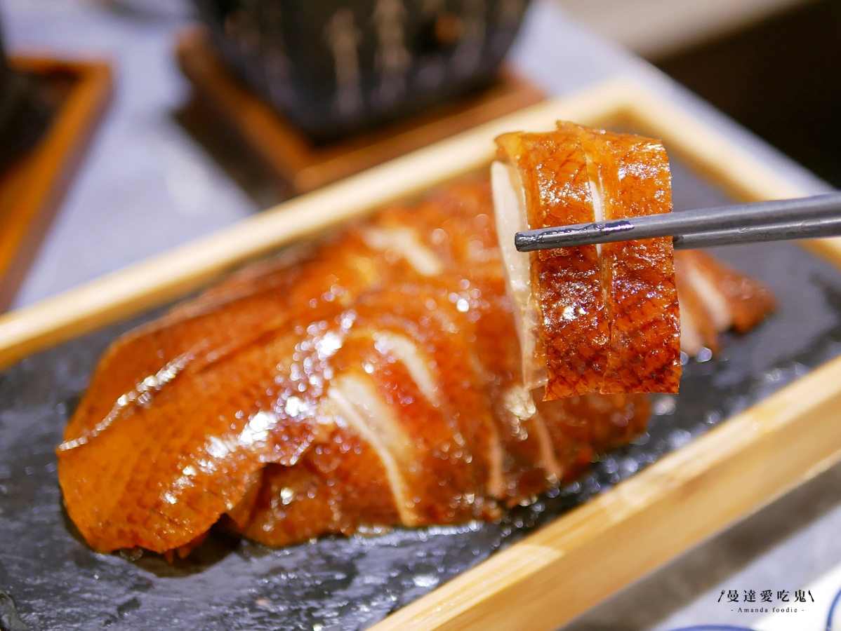 先知鴨四吃香氣爆發！從第一口片皮鴨下肚就被收服「LA 墨川四川樟茶烤鴨善化店」讓人回味無窮的滿滿川味驚喜！台南聚餐推薦｜善化美食推薦