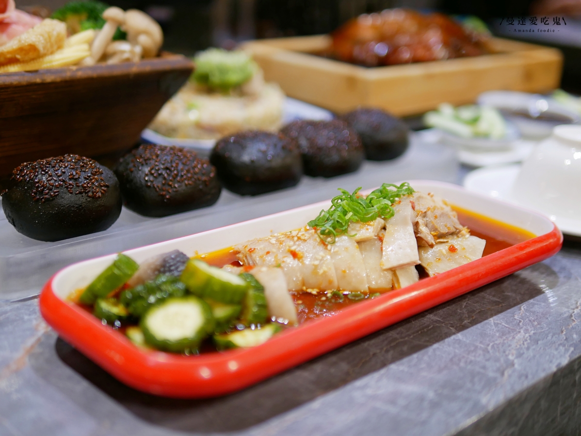 先知鴨四吃香氣爆發！從第一口片皮鴨下肚就被收服「LA 墨川四川樟茶烤鴨善化店」讓人回味無窮的滿滿川味驚喜！台南聚餐推薦｜善化美食推薦