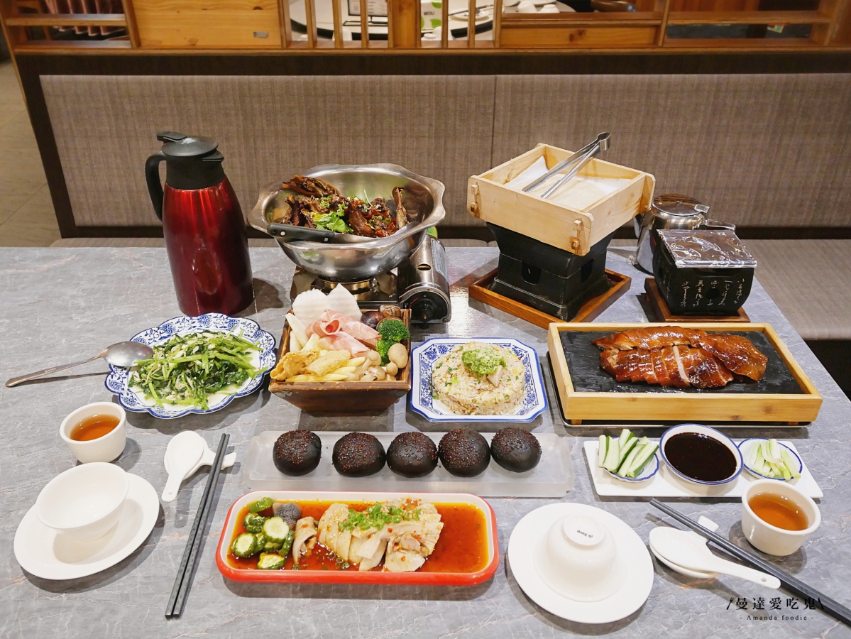 先知鴨四吃香氣爆發！從第一口片皮鴨下肚就被收服「LA 墨川四川樟茶烤鴨善化店」讓人回味無窮的滿滿川味驚喜！台南聚餐推薦｜善化美食推薦