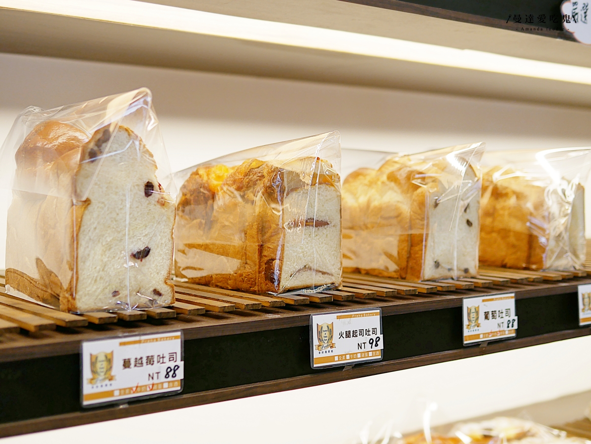 台南中西區|芋頭控絕對不能錯過的酥香滋味「布拉格烘焙 」臨安路人氣可頌吃起來!台南麵包店推薦|台南美食推薦 - 第6張圖