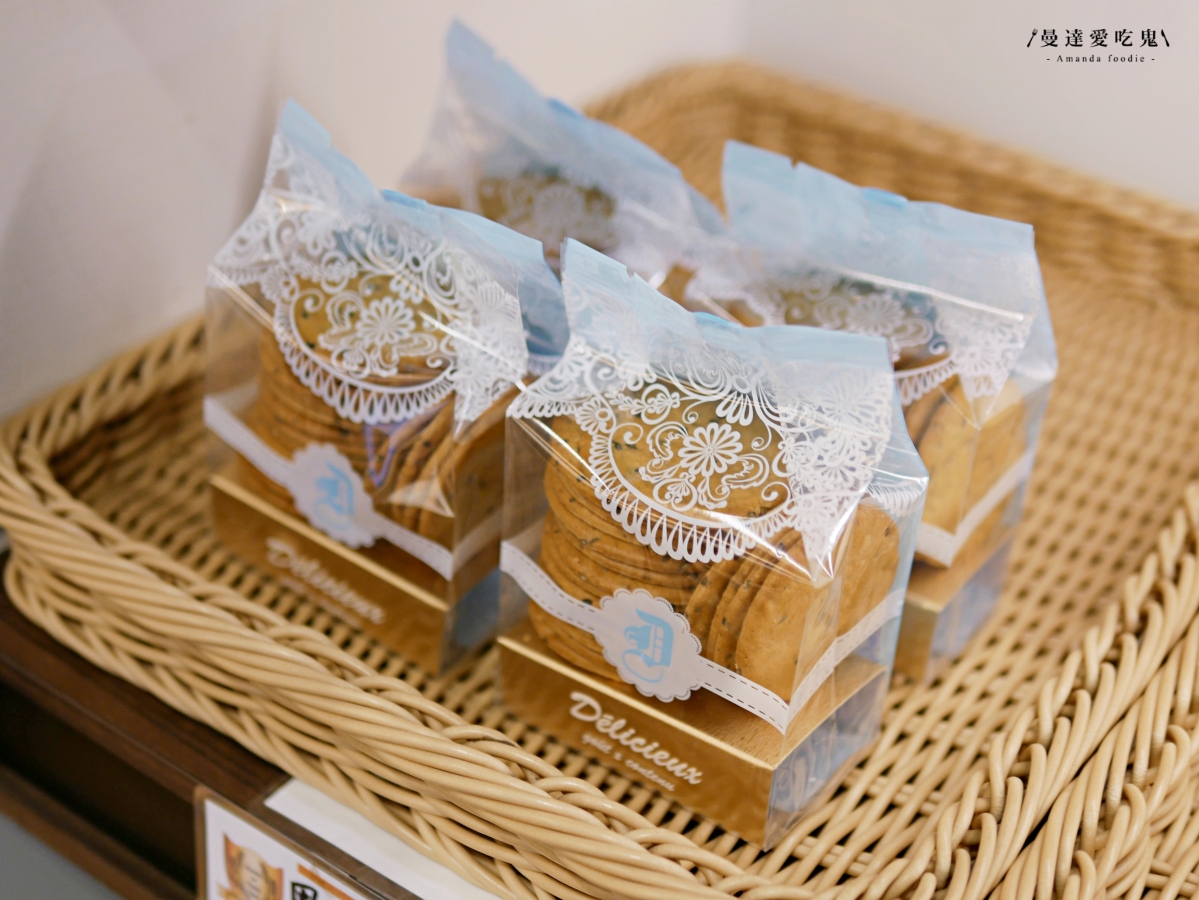 台南中西區|芋頭控絕對不能錯過的酥香滋味「布拉格烘焙 」臨安路人氣可頌吃起來!台南麵包店推薦|台南美食推薦 - 第10張圖