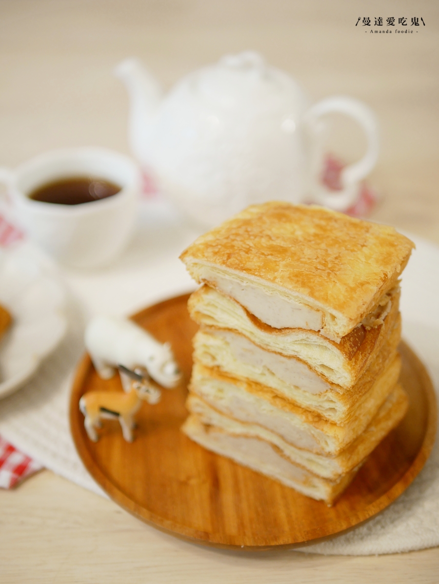 台南中西區|芋頭控絕對不能錯過的酥香滋味「布拉格烘焙 」臨安路人氣可頌吃起來!台南麵包店推薦|台南美食推薦 - 第12張圖