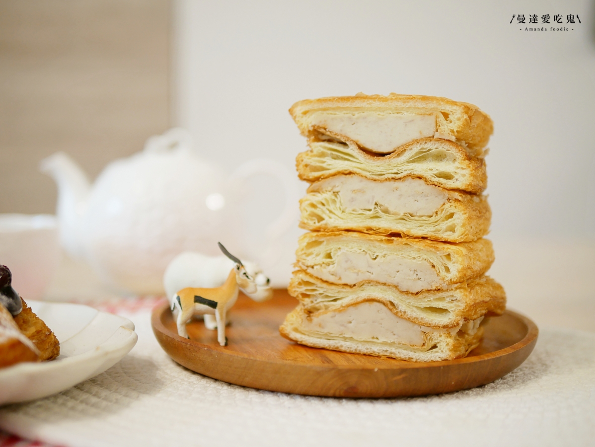 台南中西區|芋頭控絕對不能錯過的酥香滋味「布拉格烘焙 」臨安路人氣可頌吃起來!台南麵包店推薦|台南美食推薦 - 第13張圖