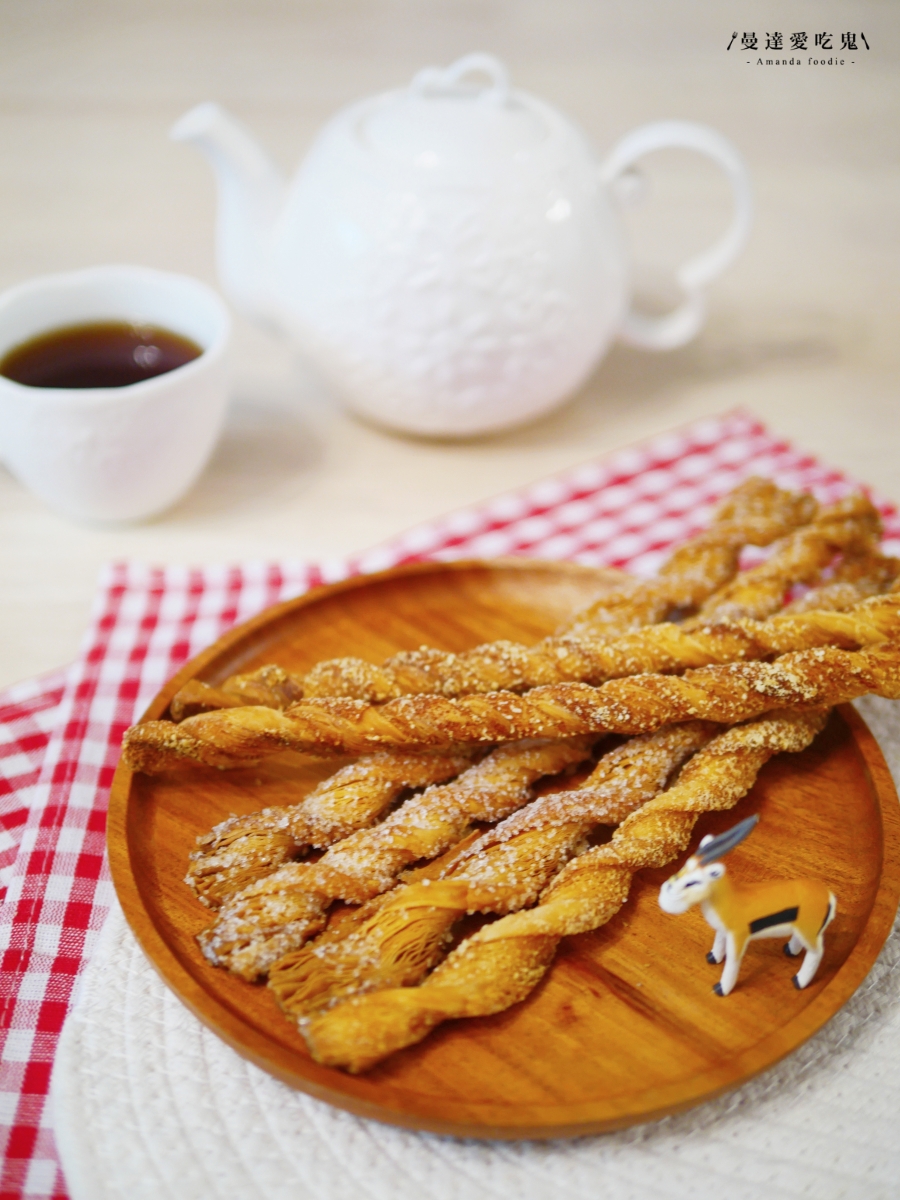 台南中西區|芋頭控絕對不能錯過的酥香滋味「布拉格烘焙 」臨安路人氣可頌吃起來!台南麵包店推薦|台南美食推薦 - 第19張圖