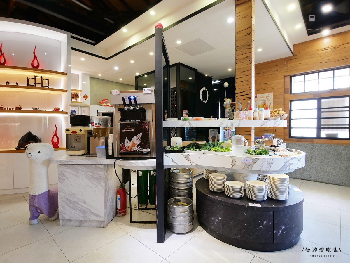 嘉義火鍋推薦|挑戰視覺與味蕾極限「馨月鍋物」100%鮮乳湯底、15盎司魔王肉盤,CP值爆表的海陸饗宴!嘉義聚餐推薦|嘉義宵夜推薦 - 第6張圖