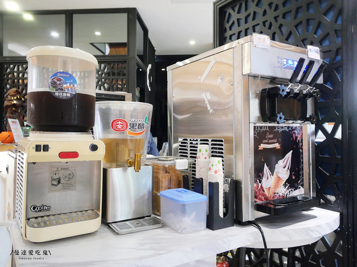 嘉義火鍋推薦|挑戰視覺與味蕾極限「馨月鍋物」100%鮮乳湯底、15盎司魔王肉盤,CP值爆表的海陸饗宴!嘉義聚餐推薦|嘉義宵夜推薦 - 第15張圖