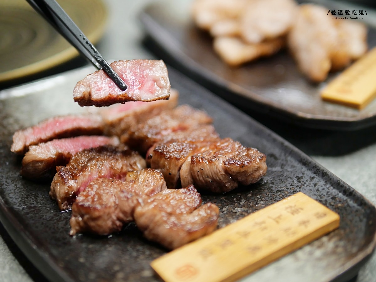 每一口都值得被好好款待，專人桌邊代烤的細節美學「明燒肉 文自旗艦店」主打熟成肉品和活體海鮮的高質感左營燒肉！左營美食推薦｜高雄燒肉推薦