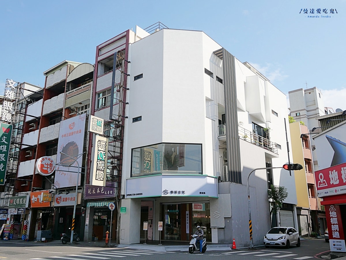 不只是手搖飲，更像一座能靜下來品茶的城市綠洲「春茶吉苑 Spring Cha Garden」台南中西區新開幕質感茶空間！