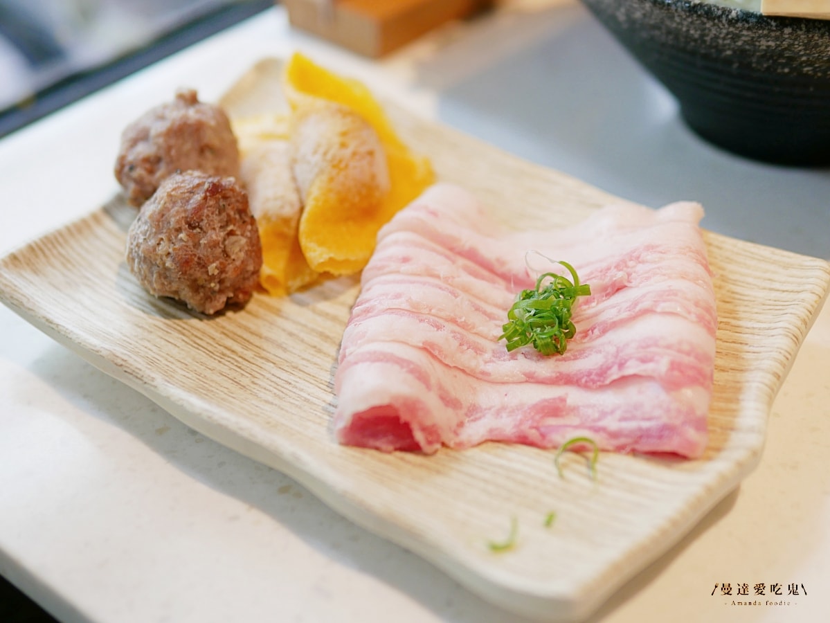 台南美食｜隱藏在巷弄老宅裡的鍋物「毛房 蔥柚鍋 ·冷藏肉專門」份量精緻、價格親切的平日限定午間套餐開箱！台南火鍋推薦｜台南聚餐推薦