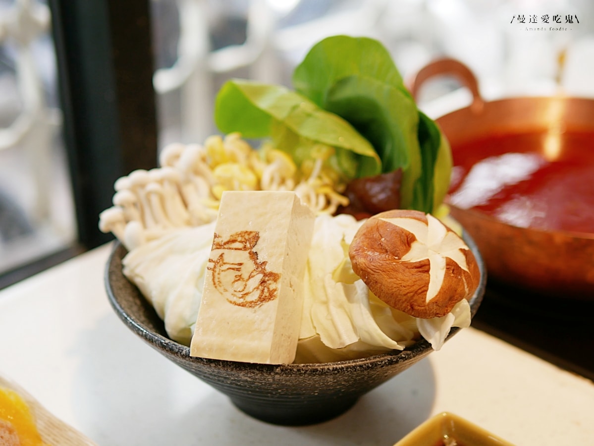 台南美食｜隱藏在巷弄老宅裡的鍋物「毛房 蔥柚鍋 ·冷藏肉專門」份量精緻、價格親切的平日限定午間套餐開箱！台南火鍋推薦｜台南聚餐推薦
