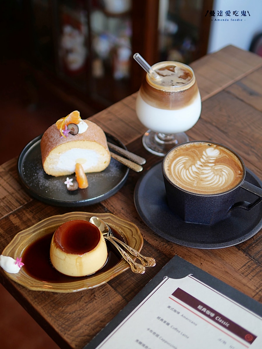 隱藏在巷弄裡的靜謐角落「清泉咖啡」坐在窗邊細細感受老派咖啡廳的復古魅力！鹿港咖啡廳推薦｜彰化咖啡廳推薦